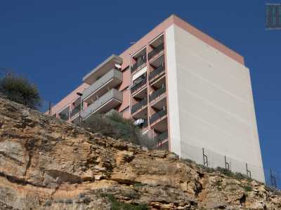Una sensazione che proviamo ancora pi� forte quando raggiungiamo la zona su cui si affacciano a strapiombo le palazzine di via Rocco di Cillo